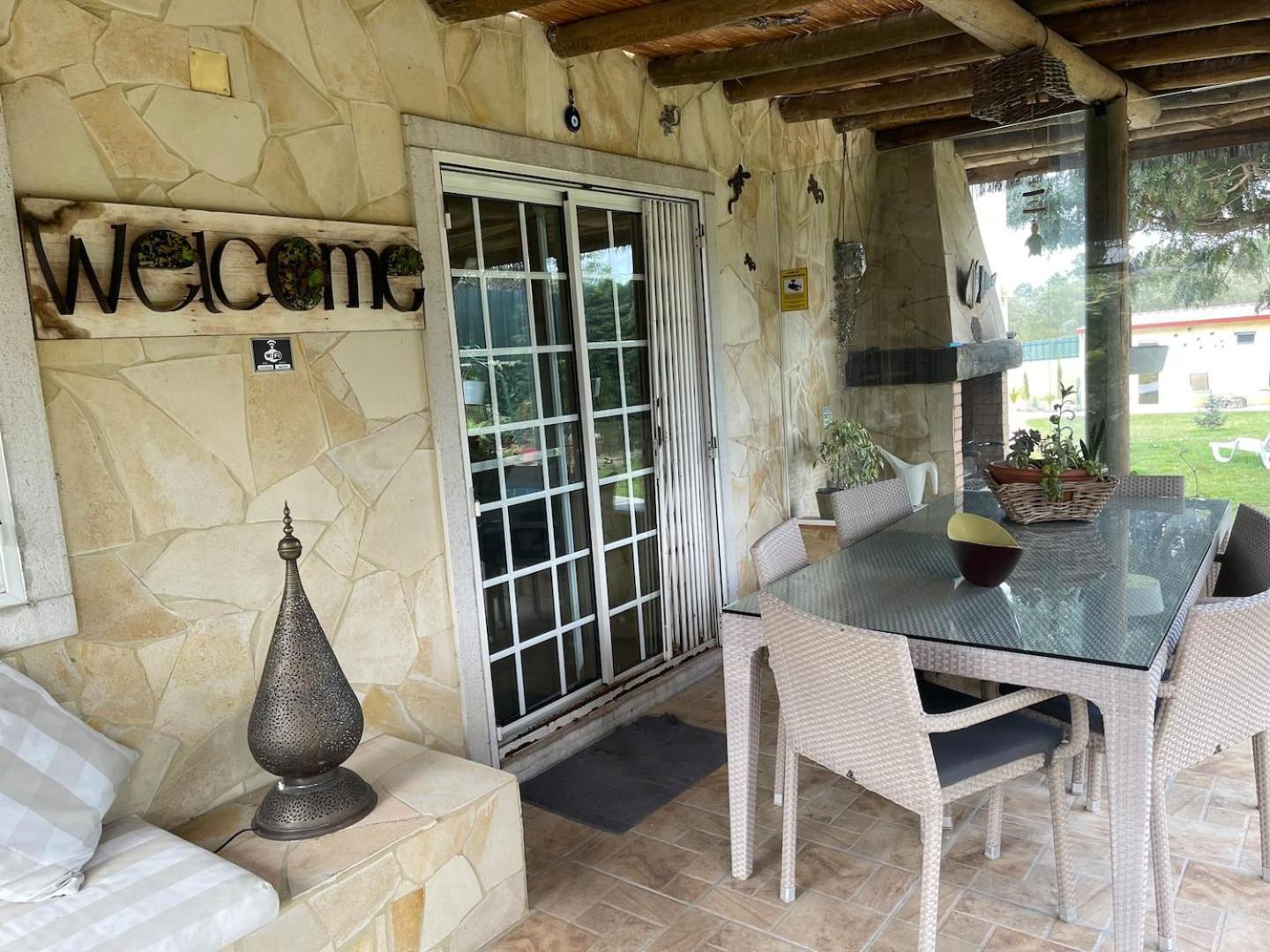 A Casa Do Lago Camarate  Exterior photo